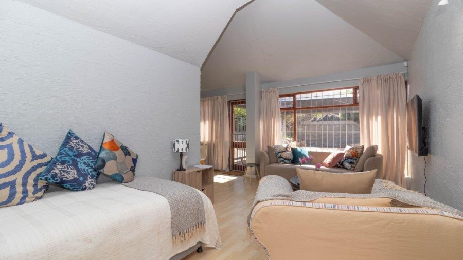 7 Bedroom Property for Sale in Westcliff Western Cape